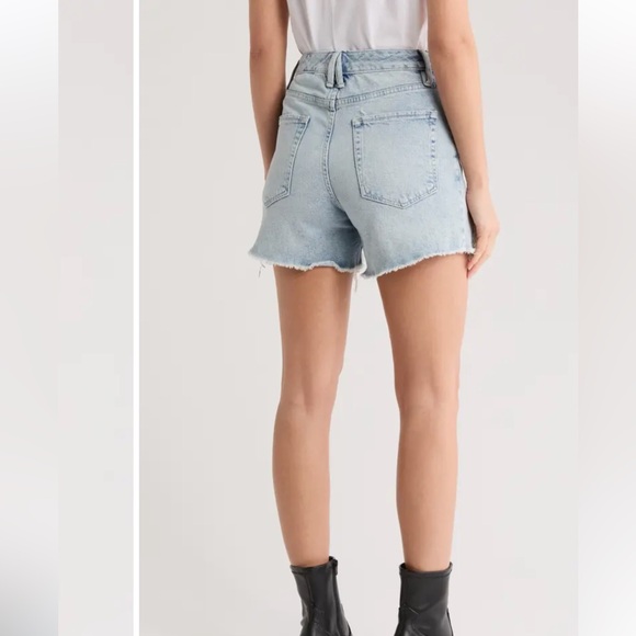 Good American Bombshell Cutoff Denim Shorts Light Blue Jean Shorts - Picture 2 of 5